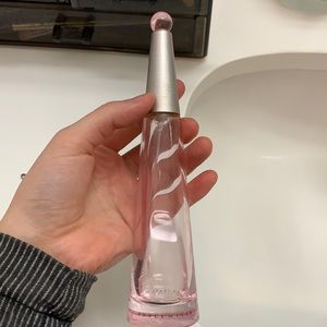 Issey miyake rose perfume